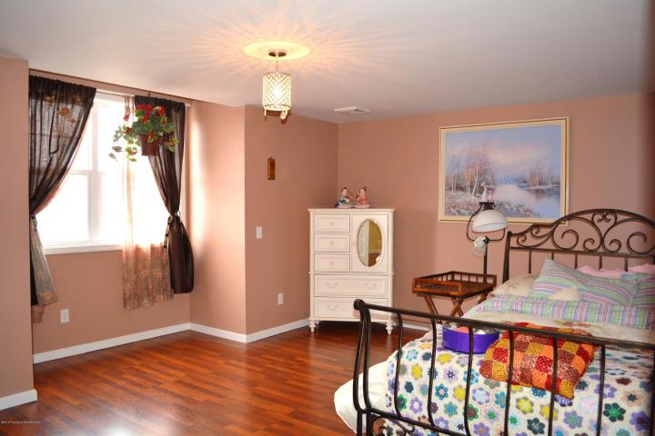 1234 Bryn Mawr St, Pa, PA 18504