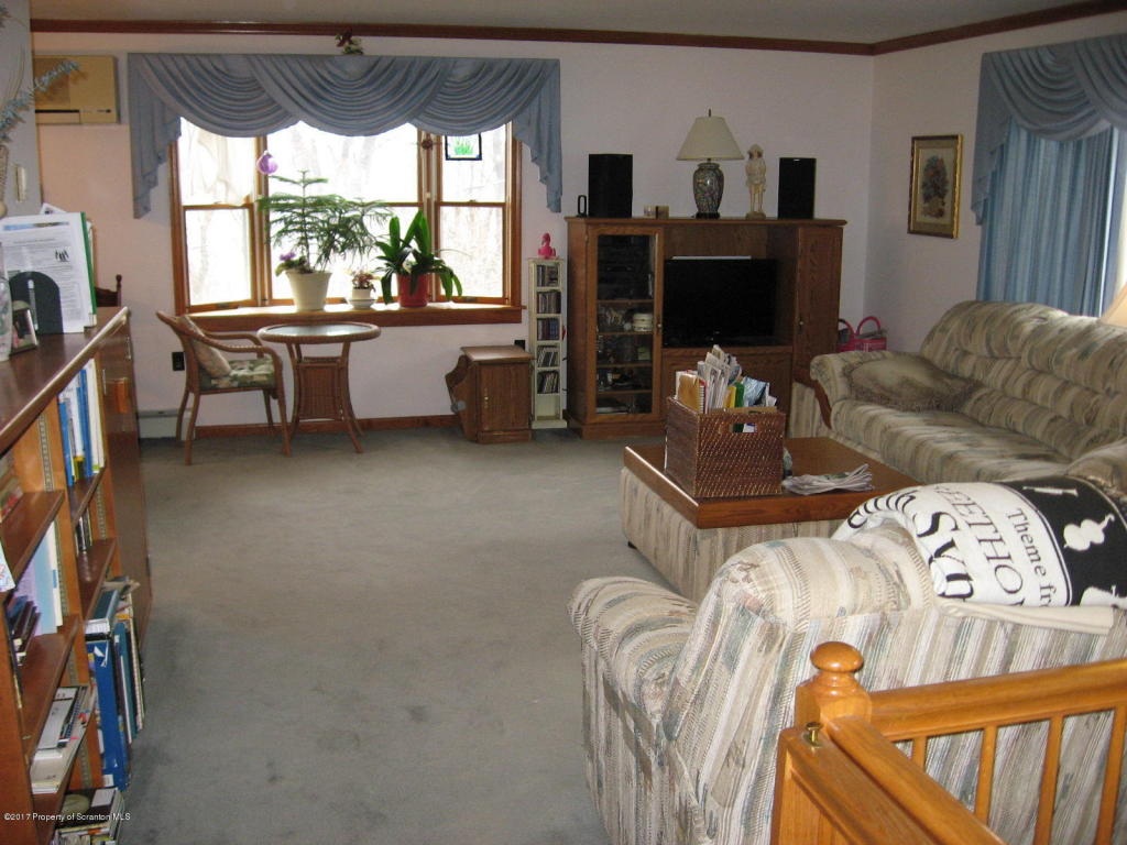 1332 E Elm St, Scranton, PA 18505