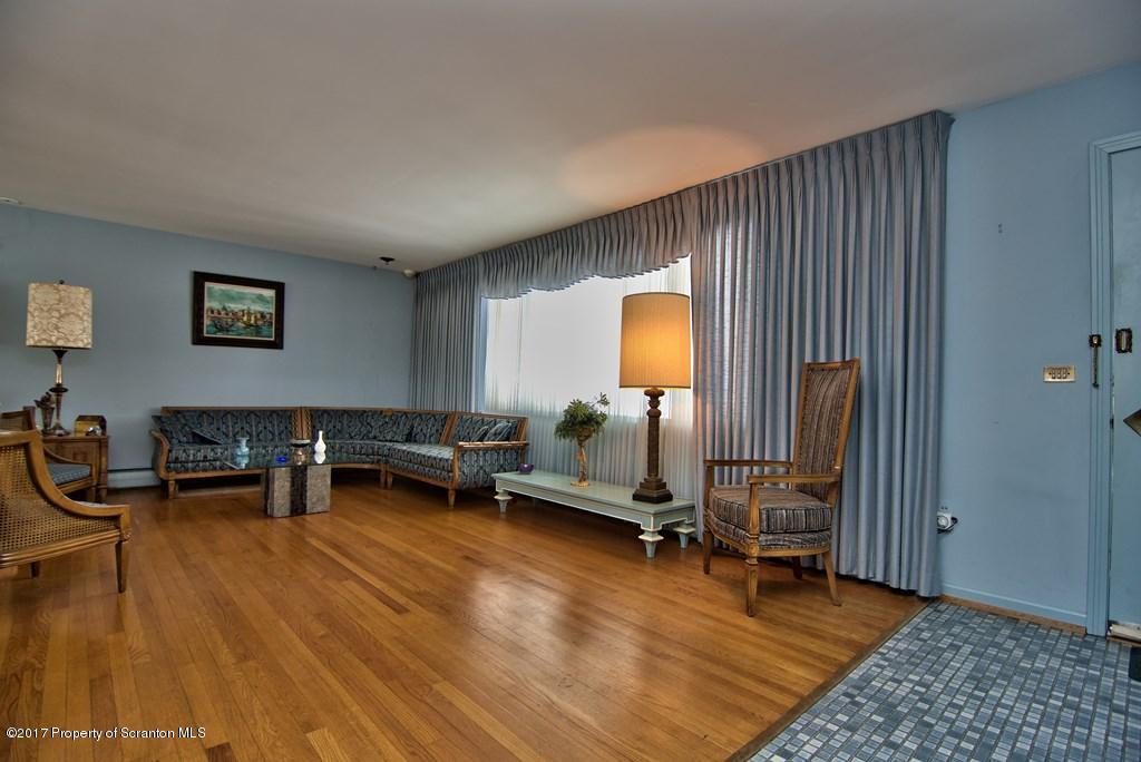 214 Karen Dr, Scranton, PA 18505