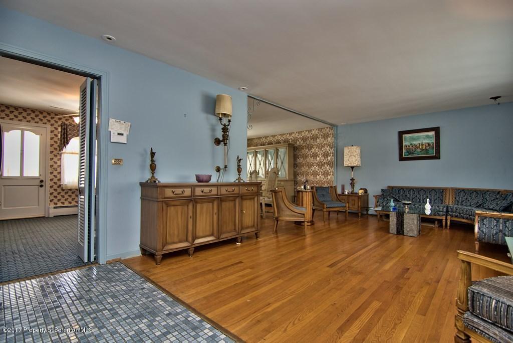 214 Karen Dr, Scranton, PA 18505