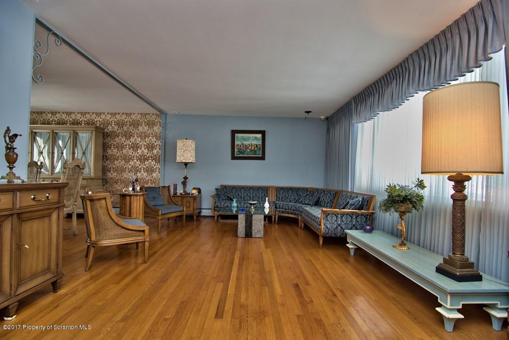 214 Karen Dr, Scranton, PA 18505