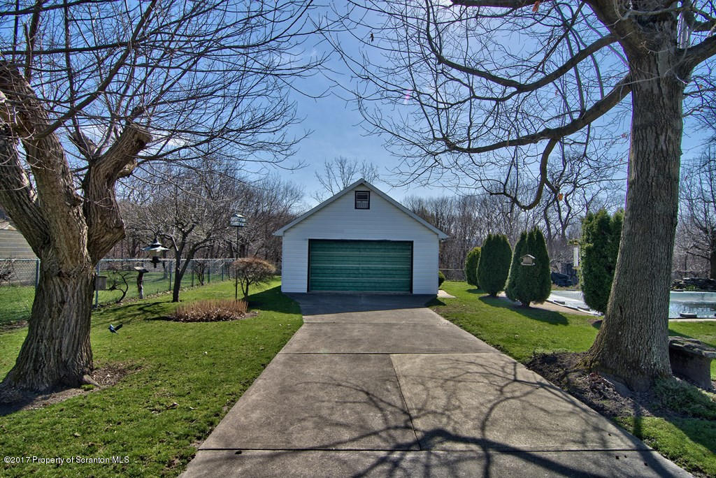 1048 Mohawk St, Scranton, PA 18508