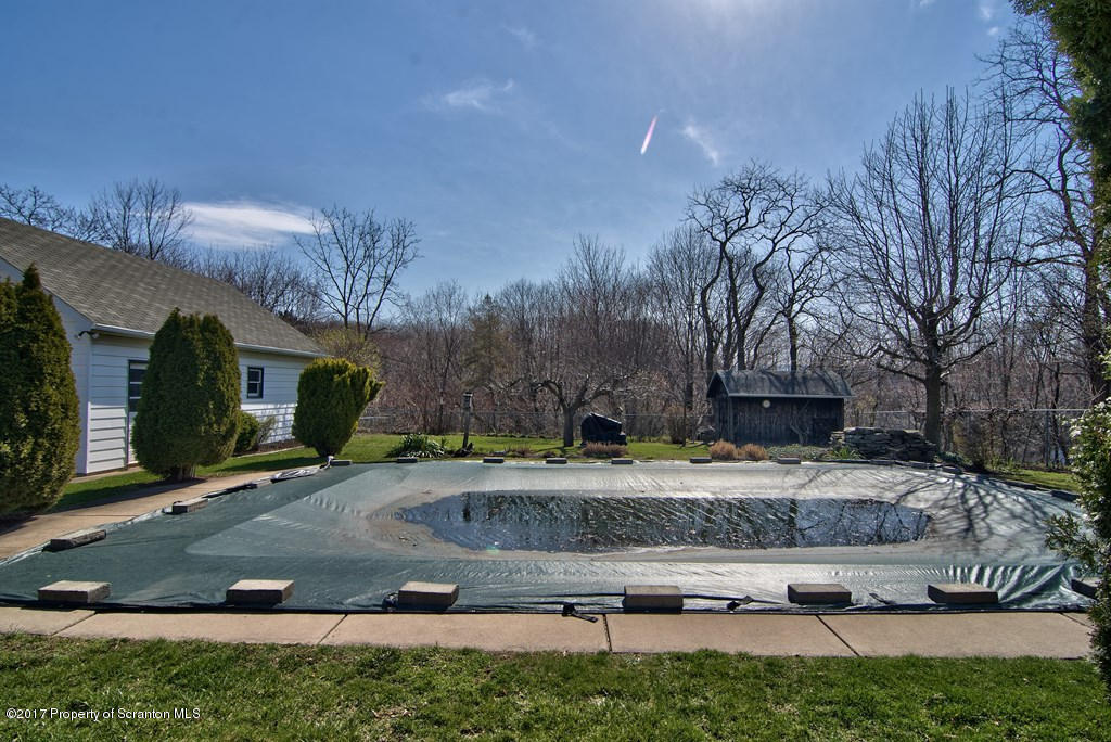 1048 Mohawk St, Scranton, PA 18508