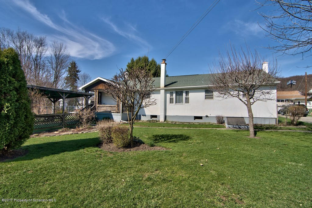 1048 Mohawk St, Scranton, PA 18508