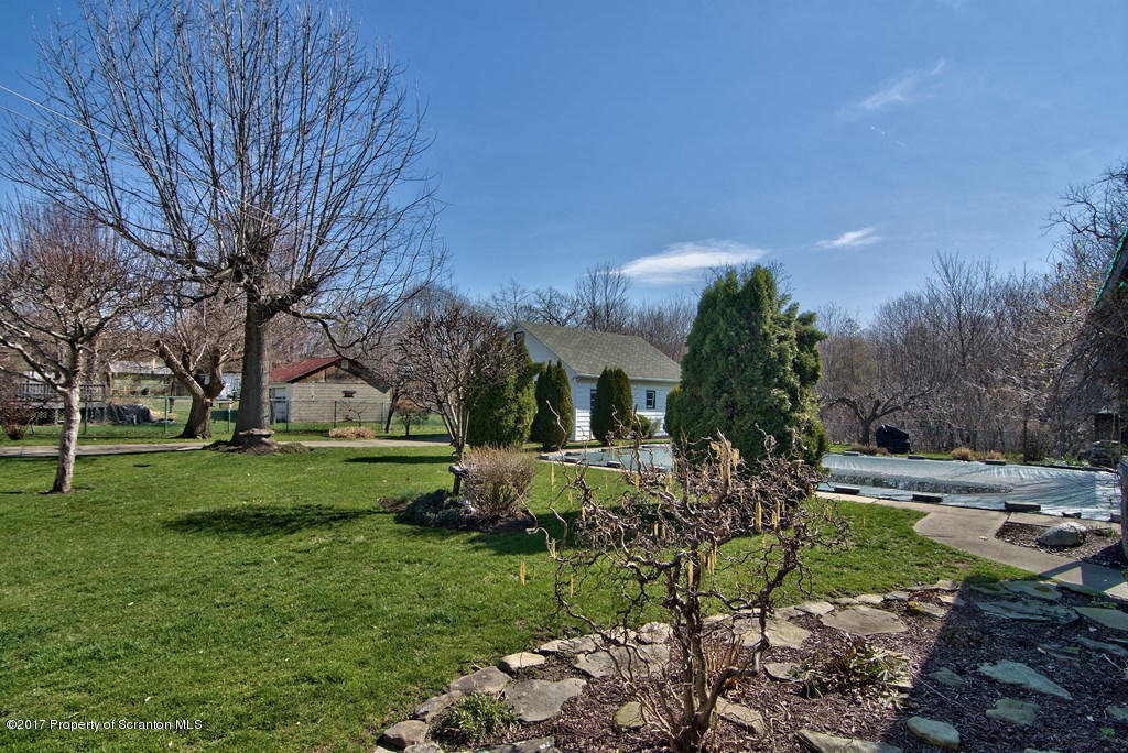 1048 Mohawk St, Scranton, PA 18508