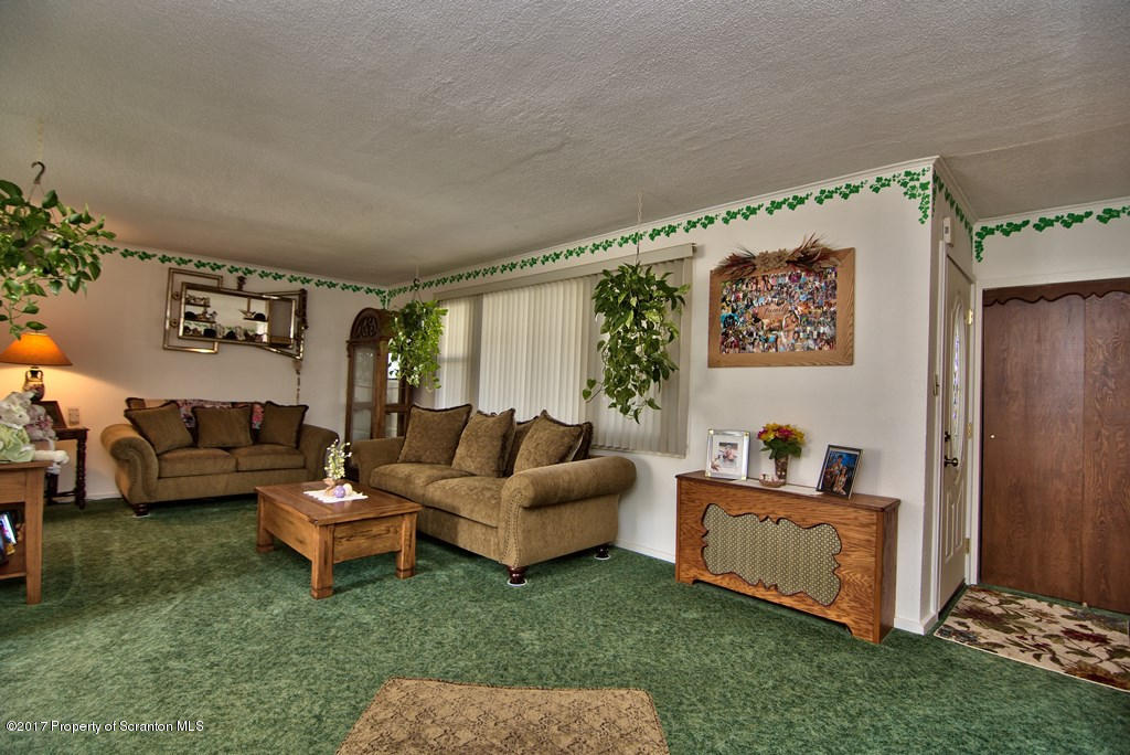 1048 Mohawk St, Scranton, PA 18508
