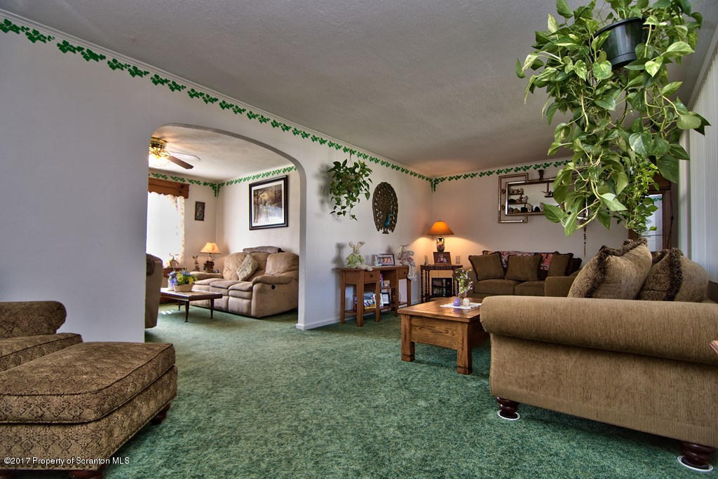 1048 Mohawk St, Scranton, PA 18508