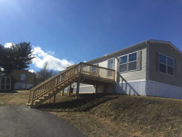 Maple Manor 83 Vista LaneTaylor, PA 18517