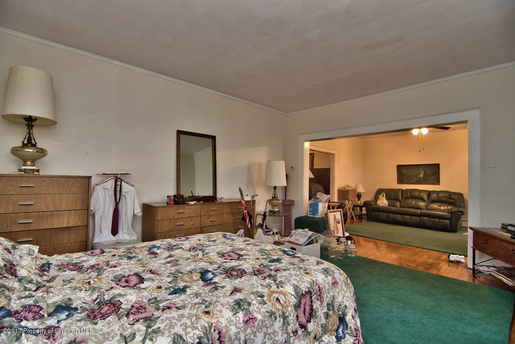 705 S Main St, Old Forge, PA 18518