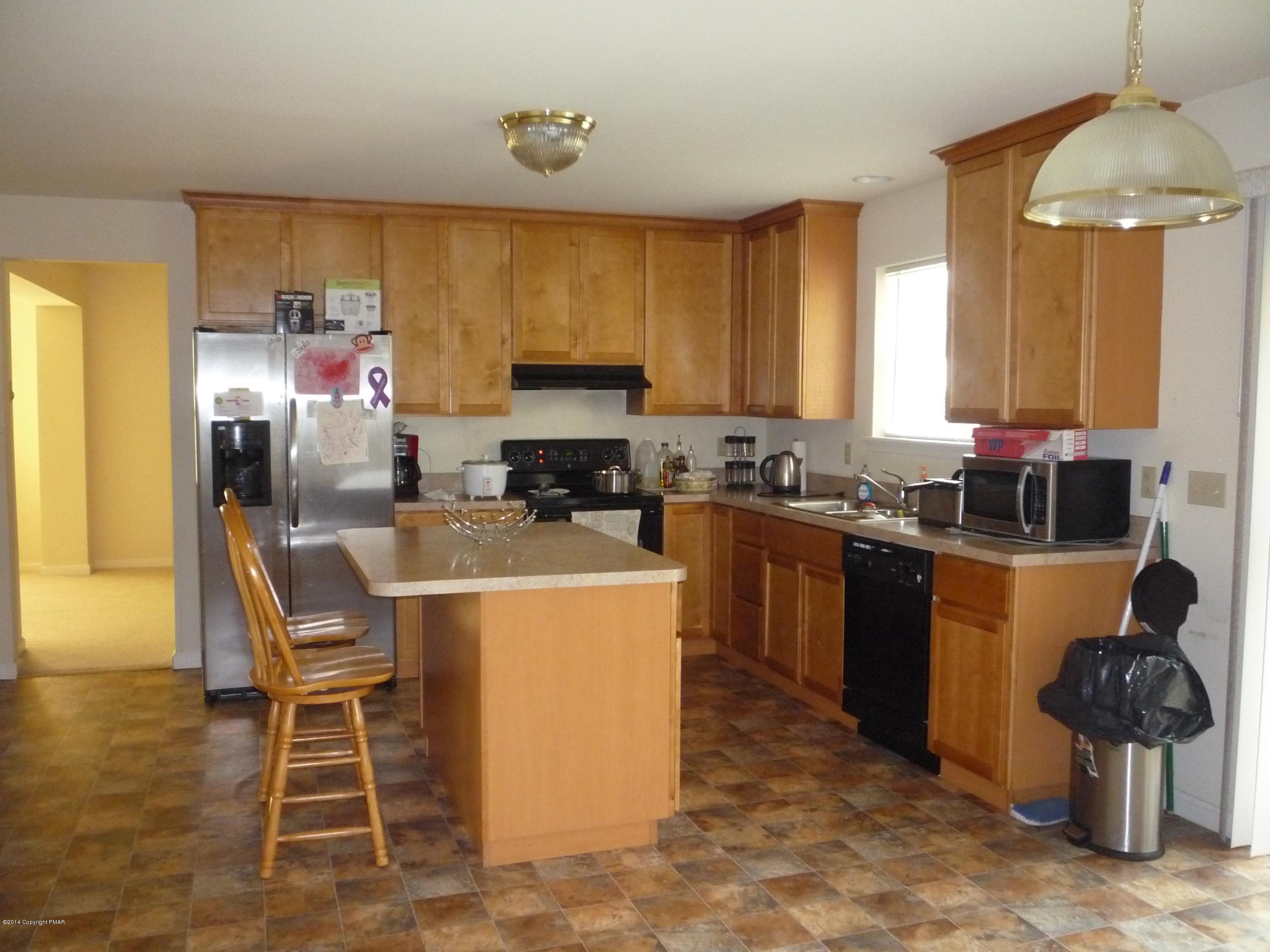 113 Greenwood Drive, Blakeslee, PA 18610