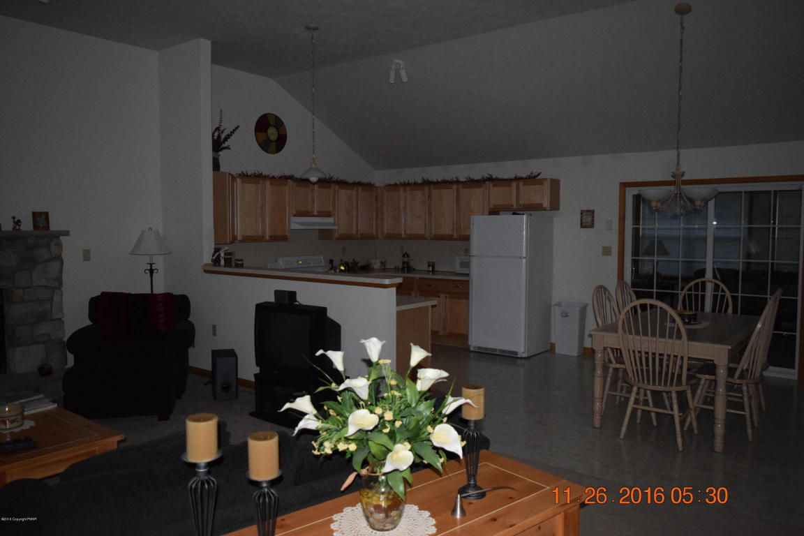 200Greenwood Dr, Blakeslee, PA 18610