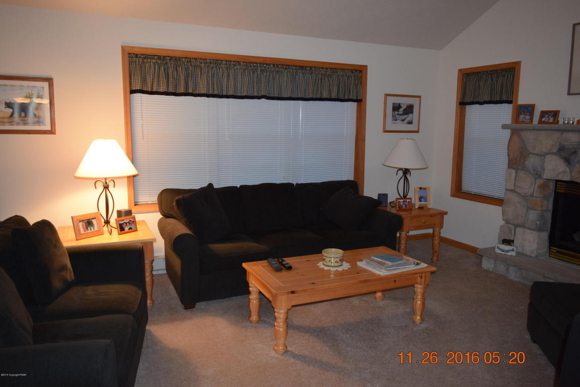200Greenwood Dr, Blakeslee, PA 18610