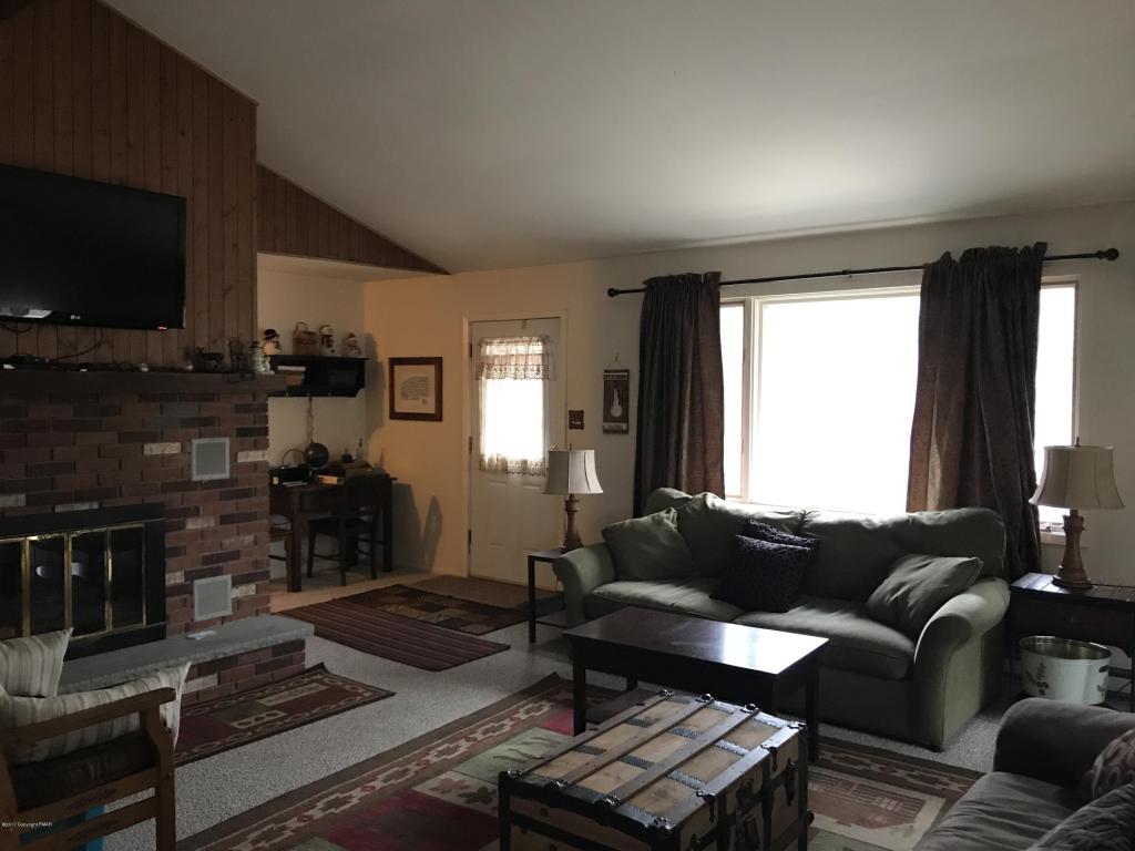 349Brier Crest RD, Blakeslee, PA 18610