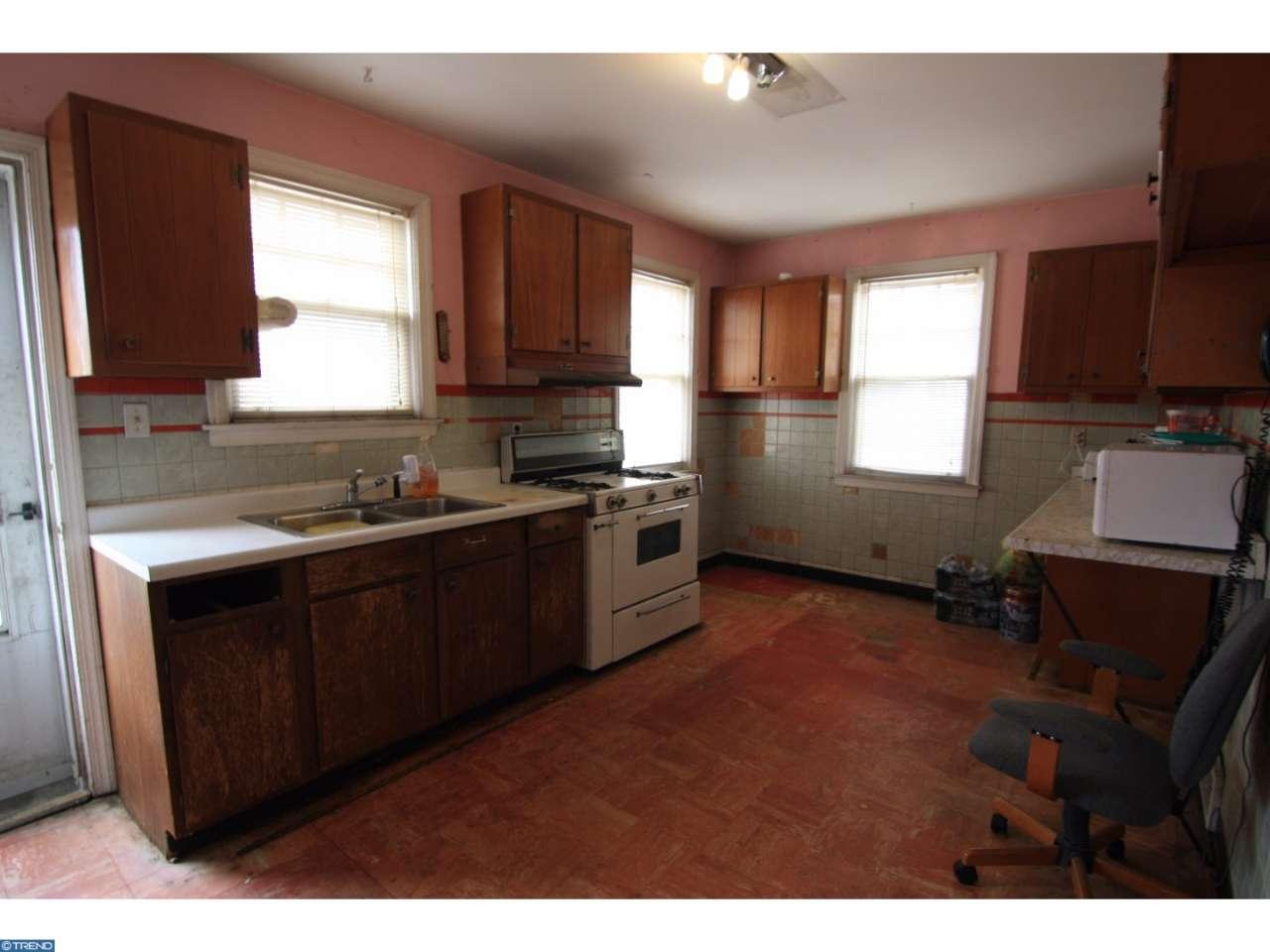1320 E 13TH ST, CRUM-LYNNE, PA 19022