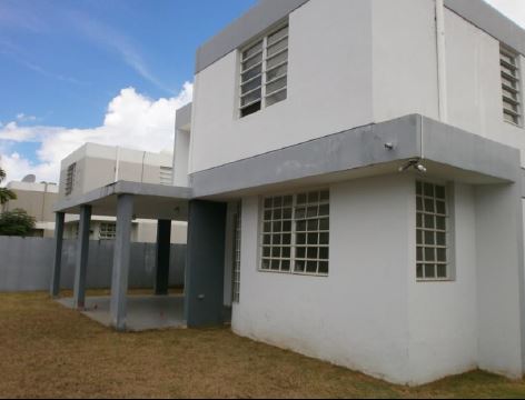 18 Est De La FuenteToa Alta, PR, 00953Toa Alta County