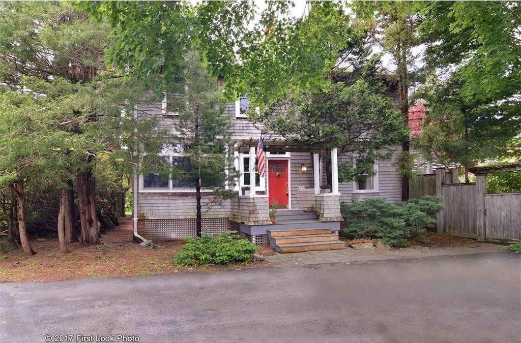 10 Sunset Road, Bristol, RI 02809