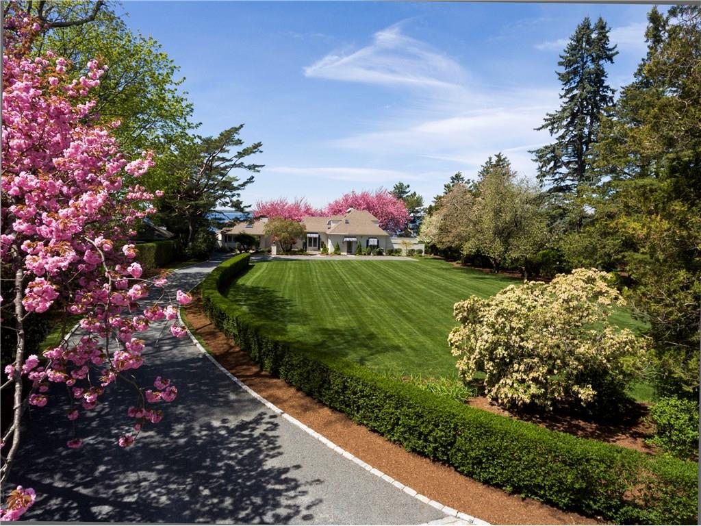 2 Mulberry Rd, Bristol, RI 02809