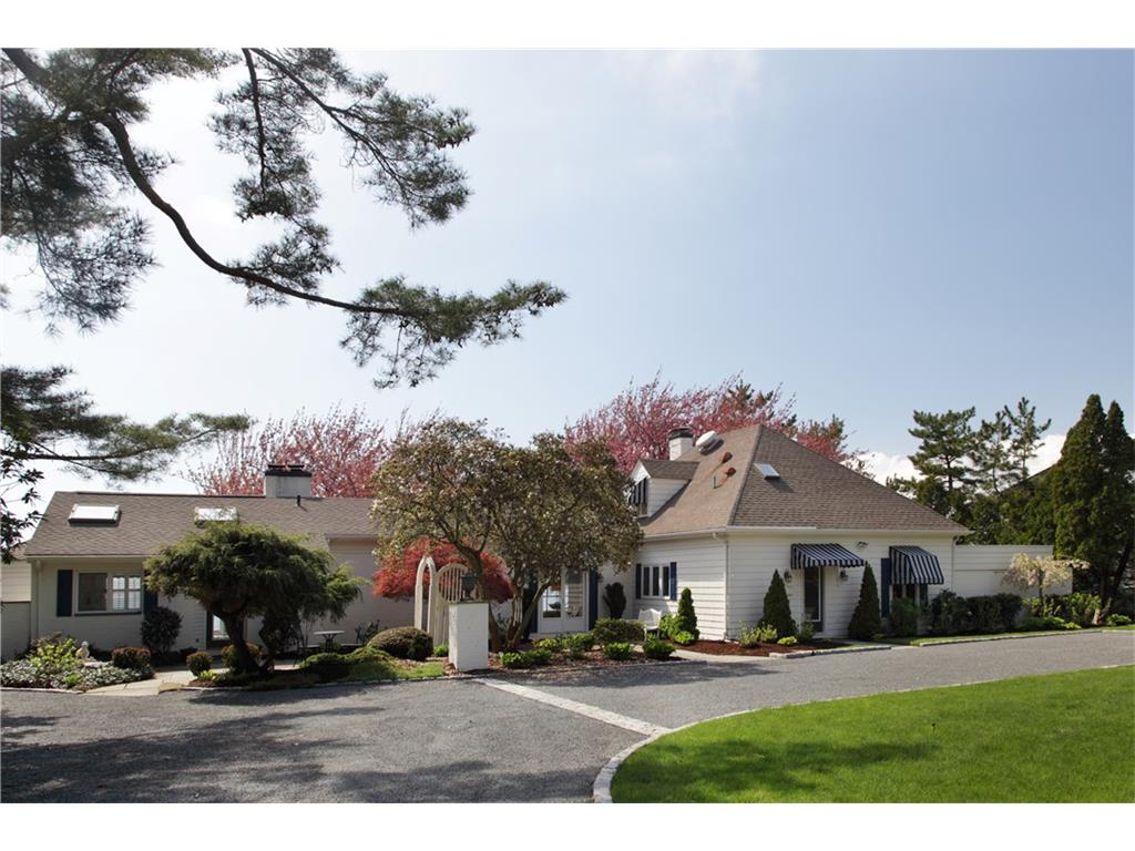 2 Mulberry Rd, Bristol, RI 02809