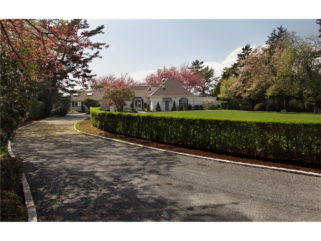 2 Mulberry Rd, Bristol, RI 02809