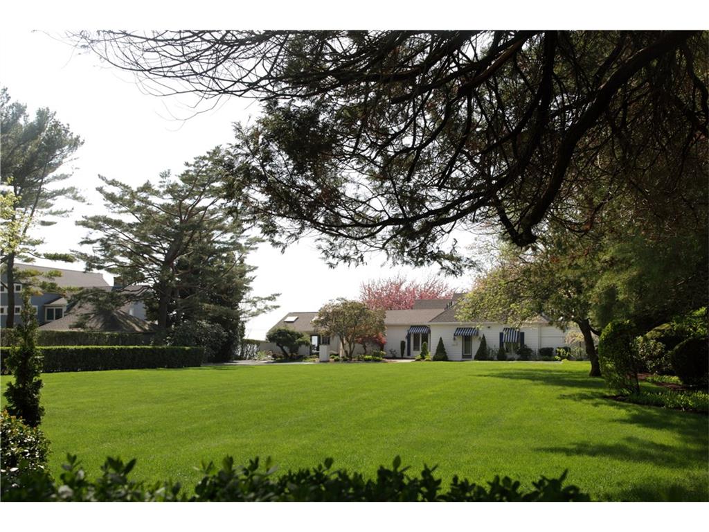 2 Mulberry Rd, Bristol, RI 02809