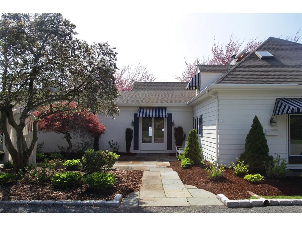 2 Mulberry Rd, Bristol, RI 02809