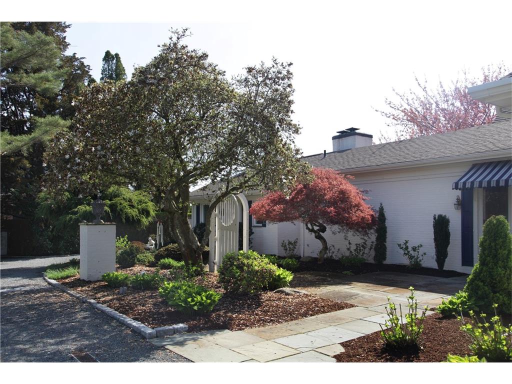 2 Mulberry Rd, Bristol, RI 02809