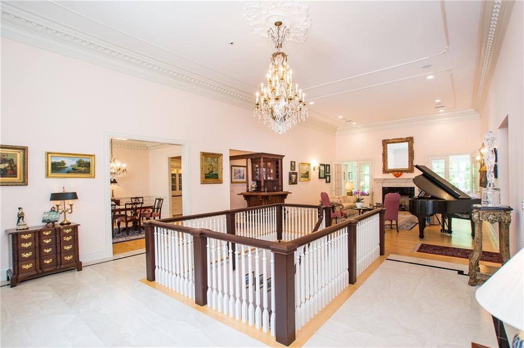 524 Tillinghast Rd, East Greenwich, RI 02818