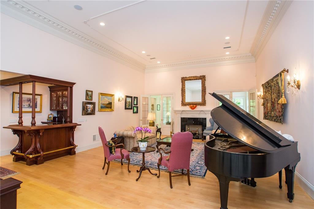 524 Tillinghast Rd, East Greenwich, RI 02818