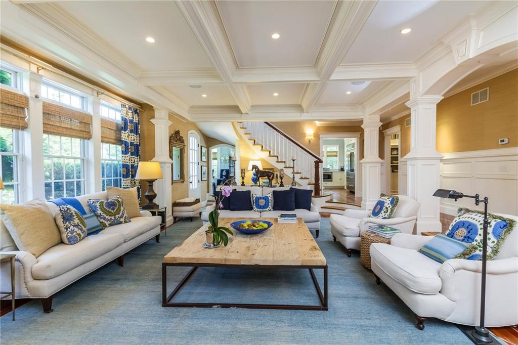 5 LONGMEADOW Drive, East Greenwich, RI 02818