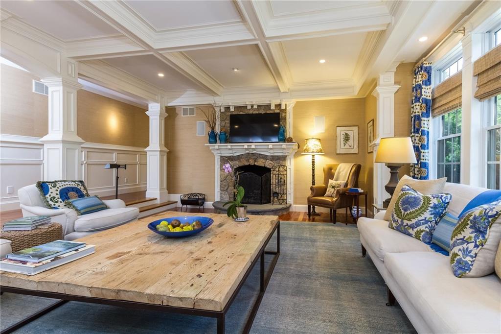 5 LONGMEADOW Drive, East Greenwich, RI 02818