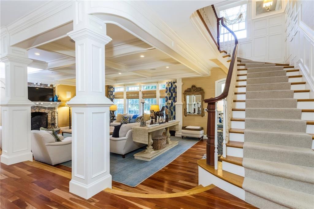 5 LONGMEADOW Drive, East Greenwich, RI 02818