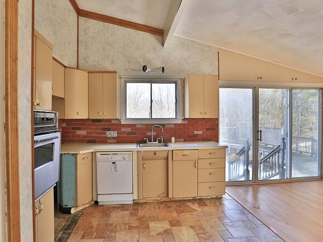 4 Maplecrest DrGreenville, RI, 02828Providence County