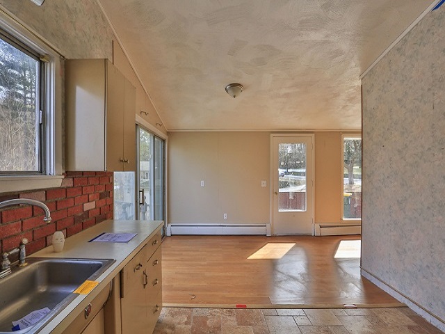 4 Maplecrest DrGreenville, RI, 02828Providence County