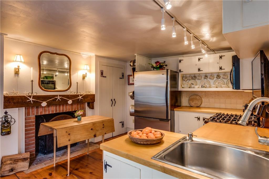 36 Thames Street, Newport, RI 02840