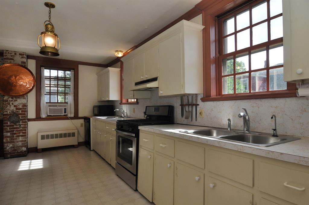 43 Elm Street, Newport, RI 02840