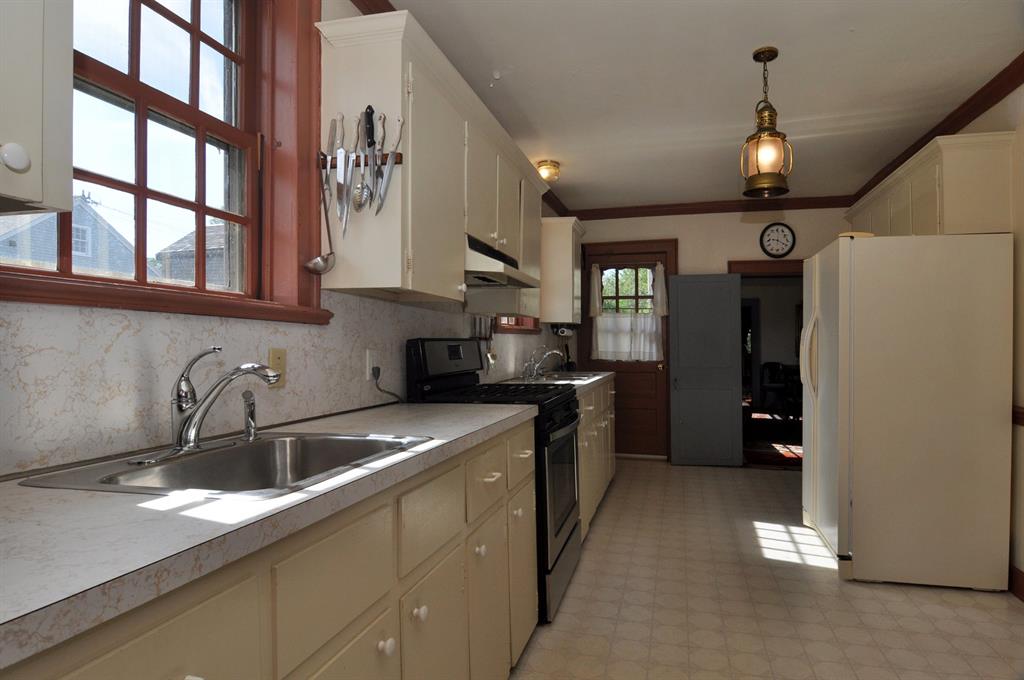 43 Elm Street, Newport, RI 02840