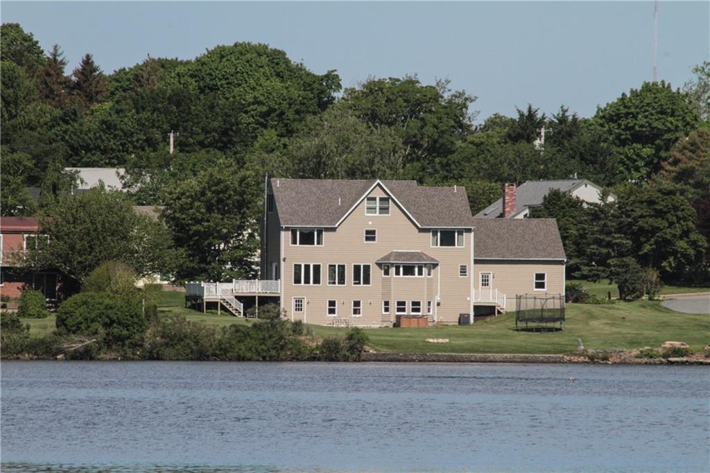 26 FRIENDS Drive, Newport, RI 02840