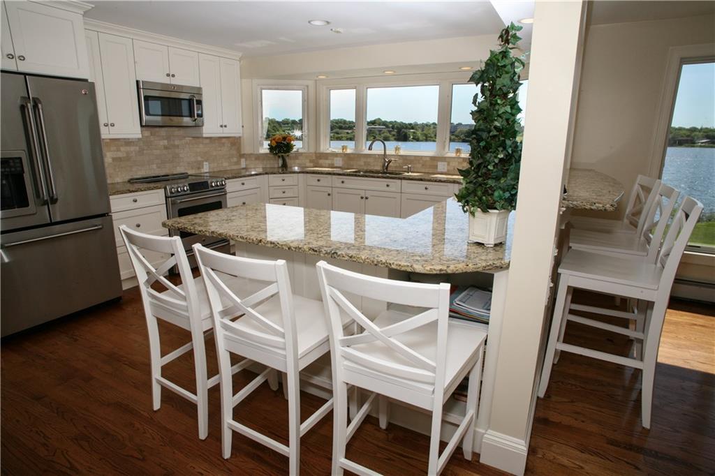 26 FRIENDS Drive, Newport, RI 02840