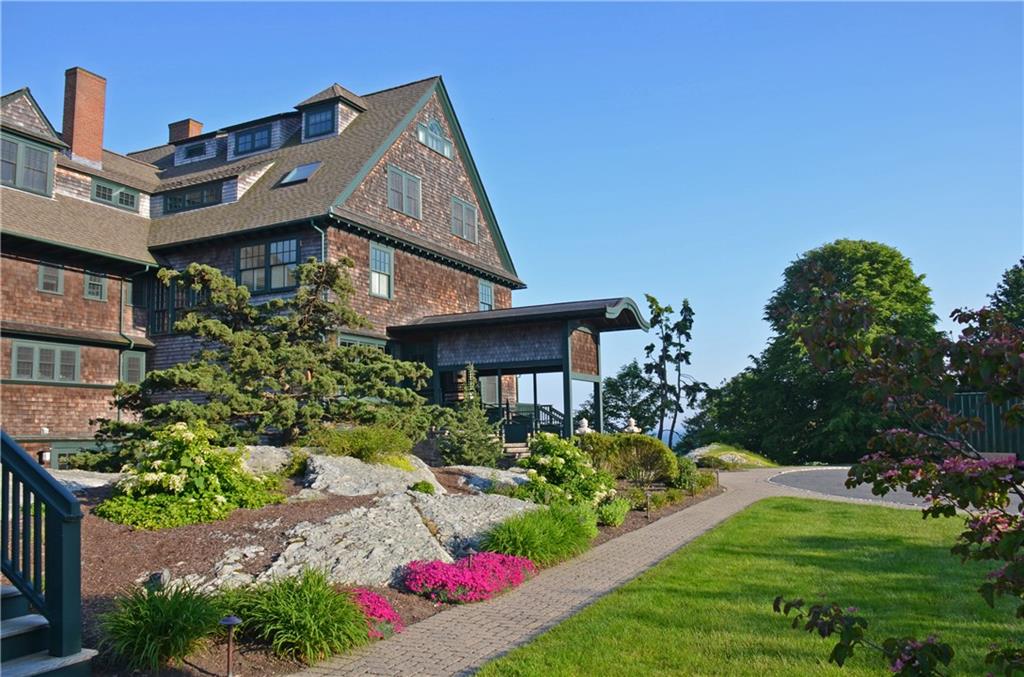 575 TUCKERMAN Avenue, Middletown, RI 02842