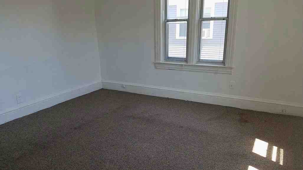 125 Magill St03Pawtucket, RI, 02860Providence County