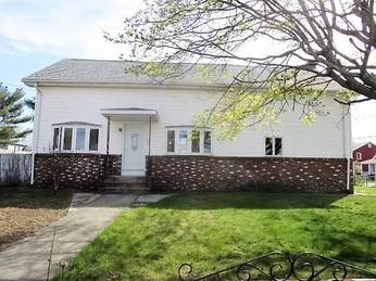 353 High StCumberland, RI, 02864Providence County