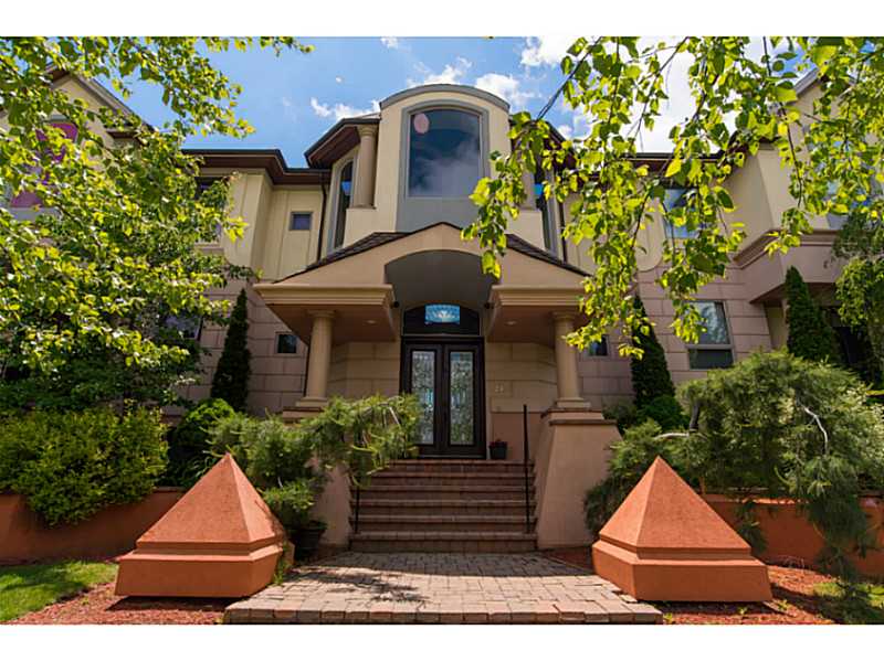 24 STEEPLE Lane, Lincoln, RI 02865