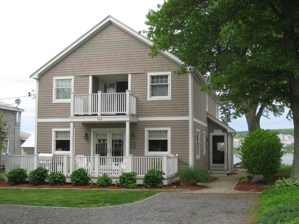 169 Narragansett Blvd., Portsmouth, RI 02871