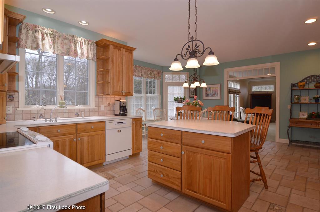 217 Glen Hill Drive, North Kingstown, RI 02874