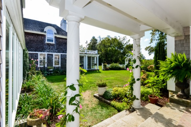 68 INDIAN POINT Road, Tiverton, RI 02878
