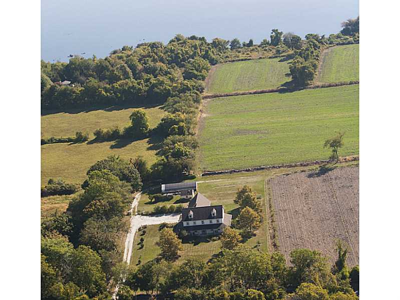 592 NECK Road, Tiverton, RI 02878