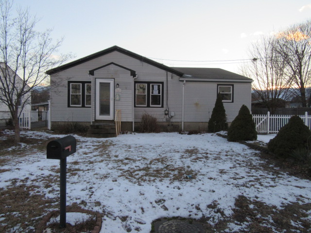 752 Strawberry Field RdWarwick, RI, 02886Kent County