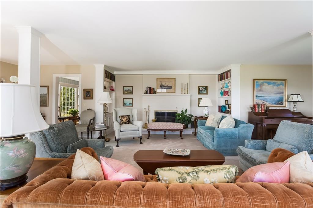 233 Promenade Avenue, Warwick, RI 02886