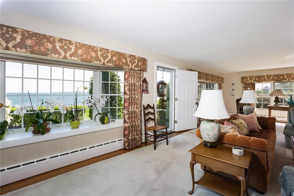233 Promenade Avenue, Warwick, RI 02886