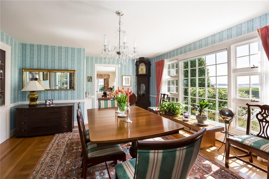 233 Promenade Avenue, Warwick, RI 02886